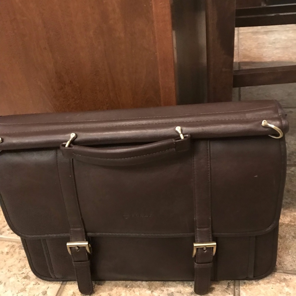 BRAND NEW LEATHER Foray Briefcase